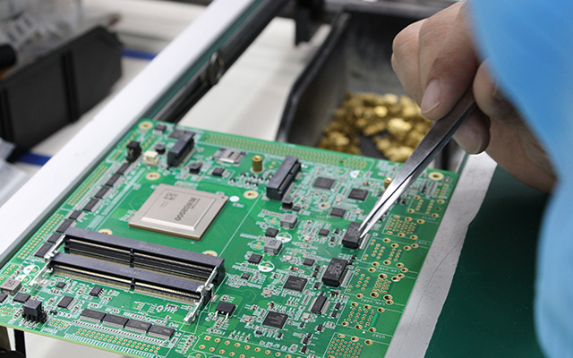 在金融發展領域，嵌入式主板有什么優點？